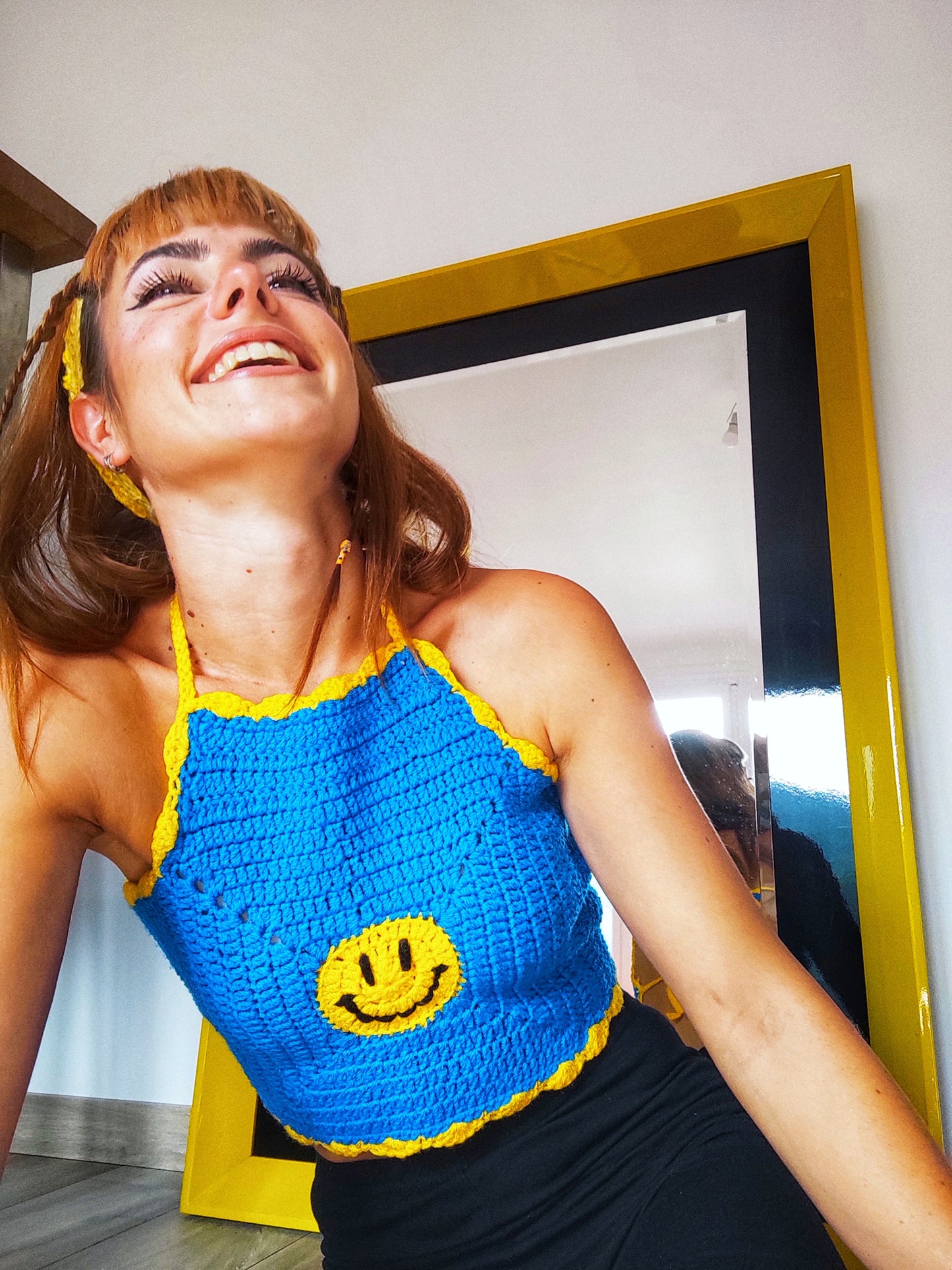 Crop top dos nu tendance Smiley au crochet femme fait main