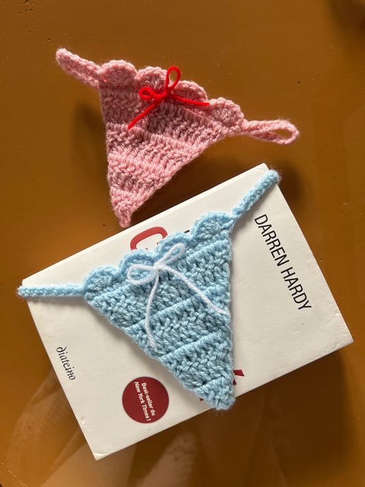 Strigus - Marque-pages en crochet fait main en forme de string