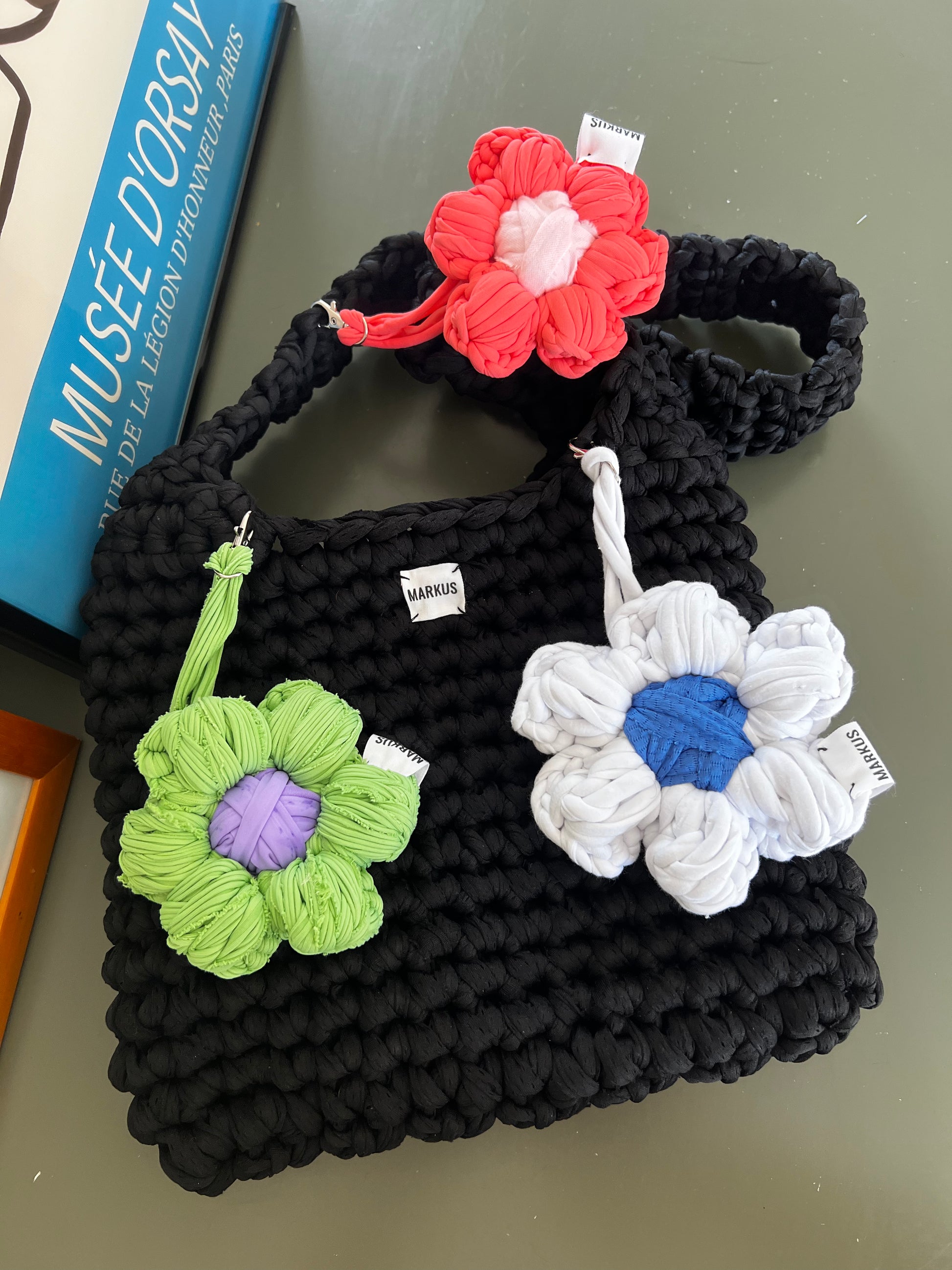 Margueritus - Porte clés Fleur en crochet blanc, bleu, vert matcha, lila, fushia