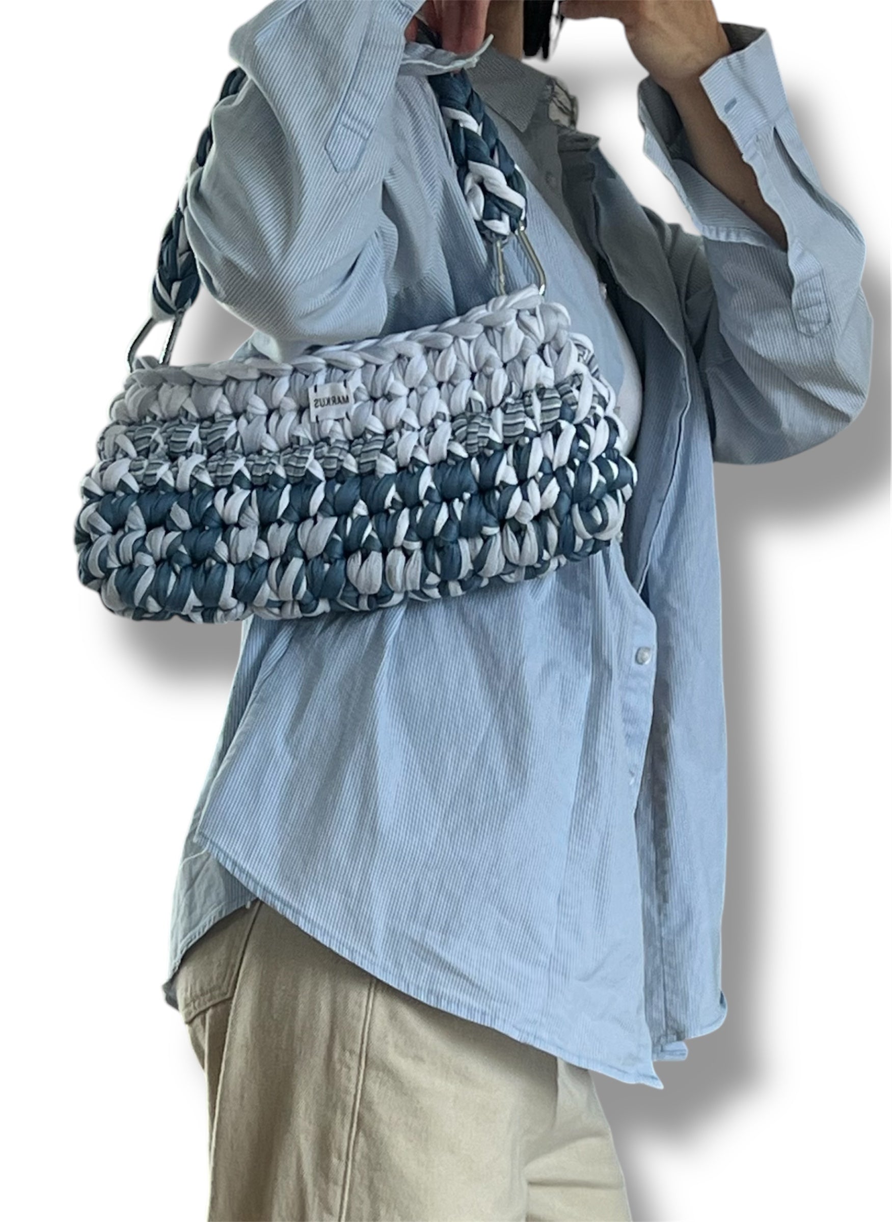 Mousquetus - Sac à main crochet nuances bleu avec mousquetons tendance