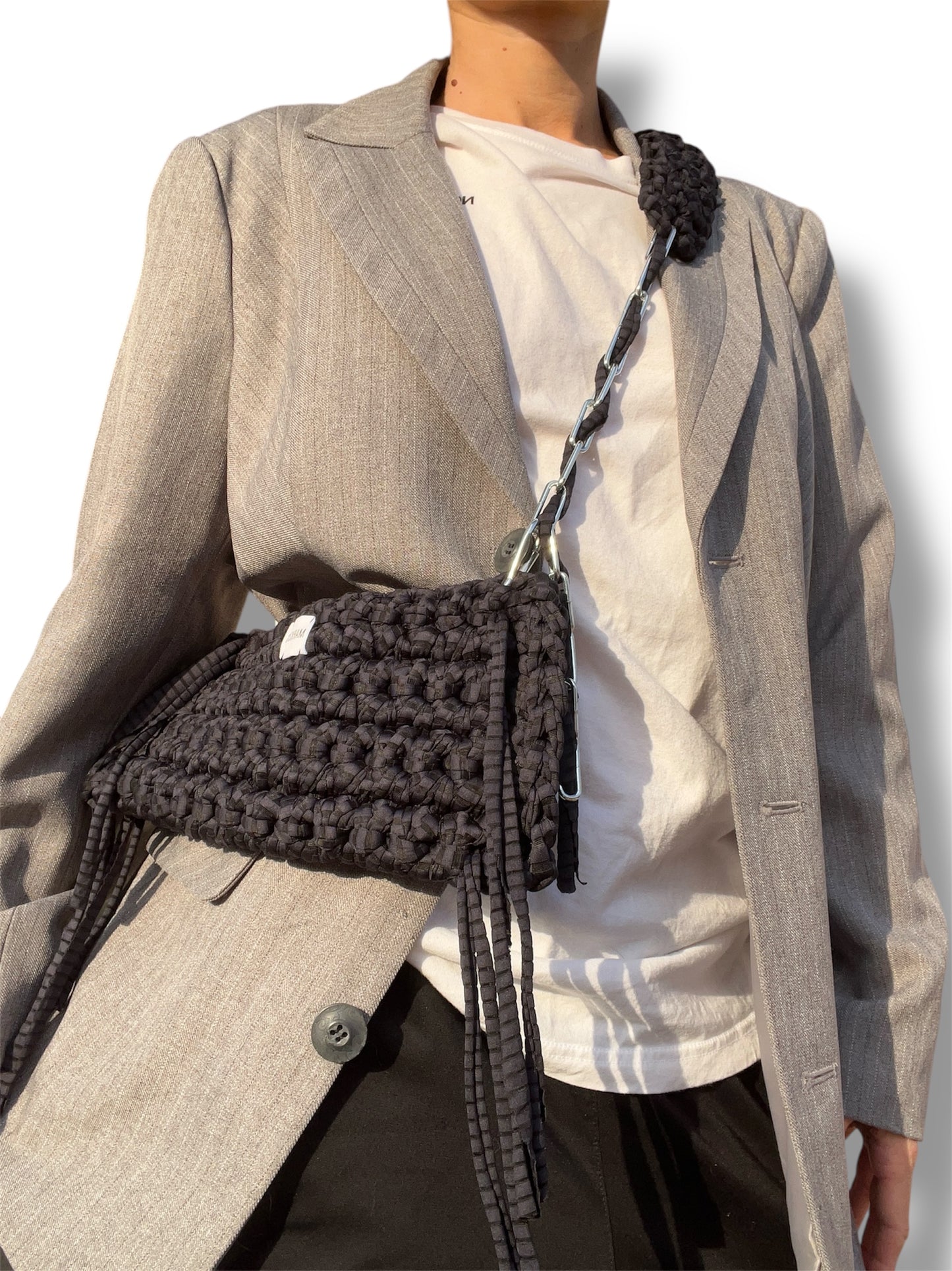 Oui-Oui Baguettus - Sac crochet baguette 2en1 : porté épaule ou bandoulière grâce à sa chaîne et ses mousquetons.