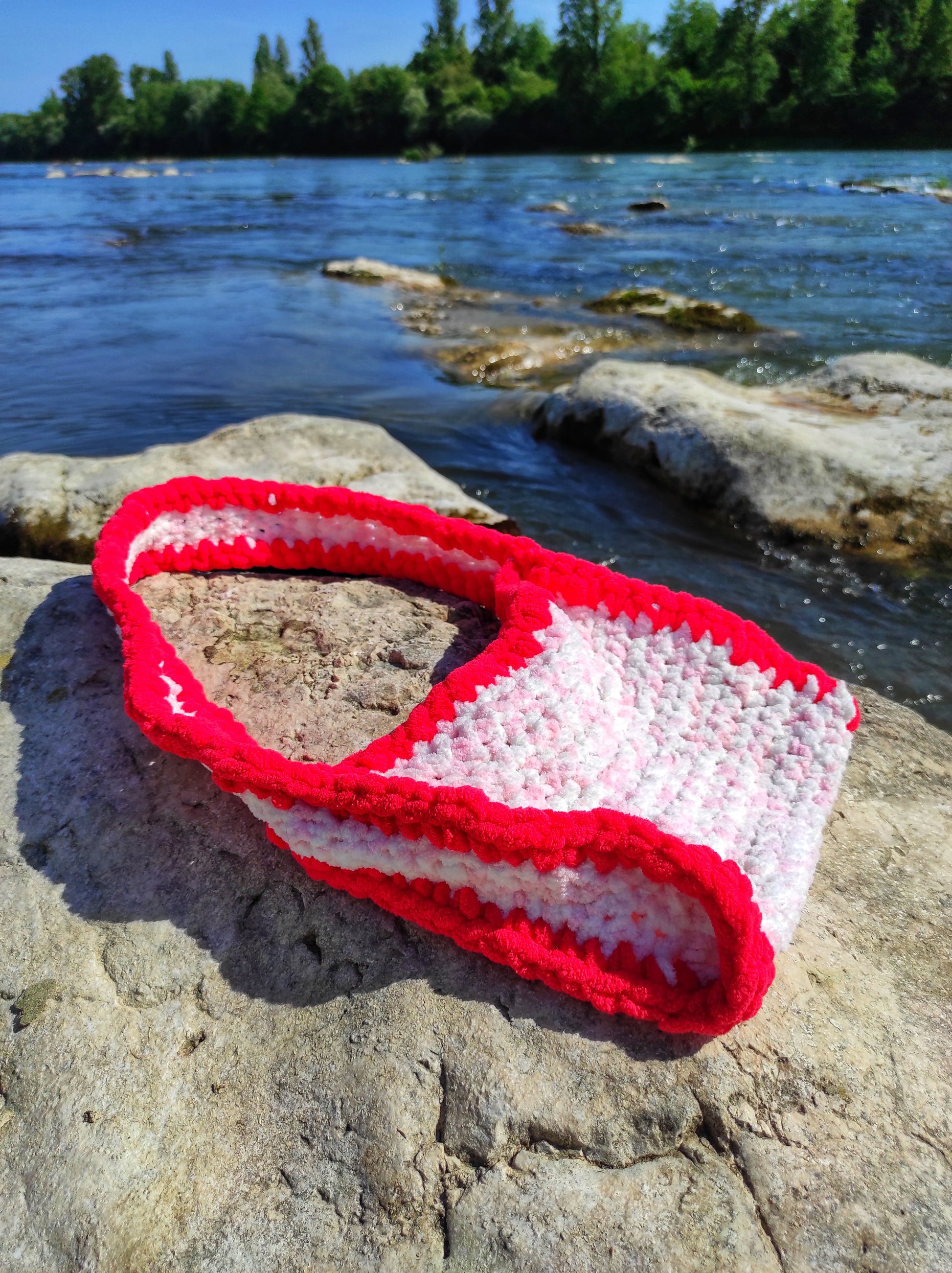 Sac pilou pilou rouge rose au crochet femme fait main