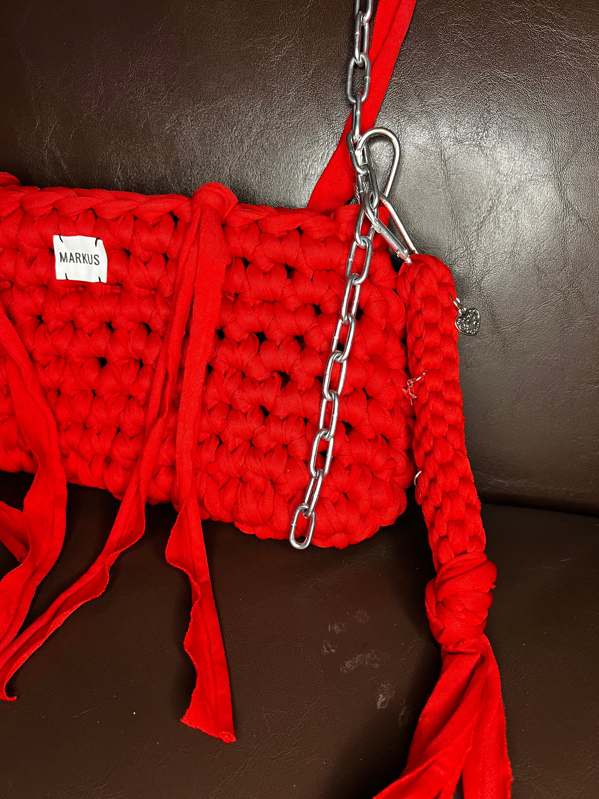 Scoubidus - Porte clés scoubidou en fils t-shirt recyclés rouge charmes tendance