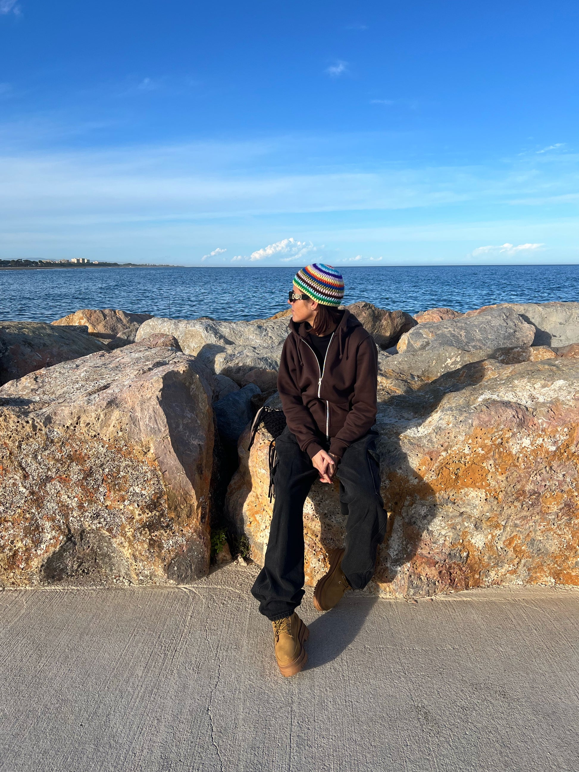 Stripus – Beanie crochet rayé unisexe tendance, fait main avec un motif coloré unique multicolore