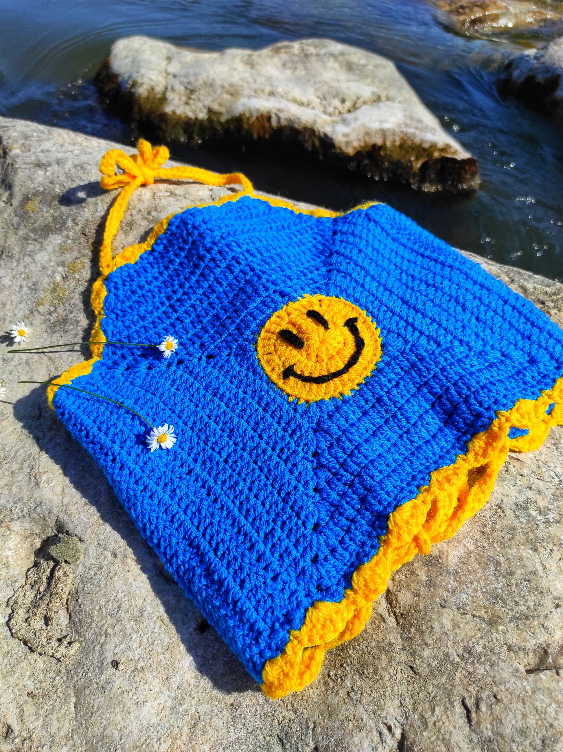 Top dos nu tendance bleu jaune au crochet femme