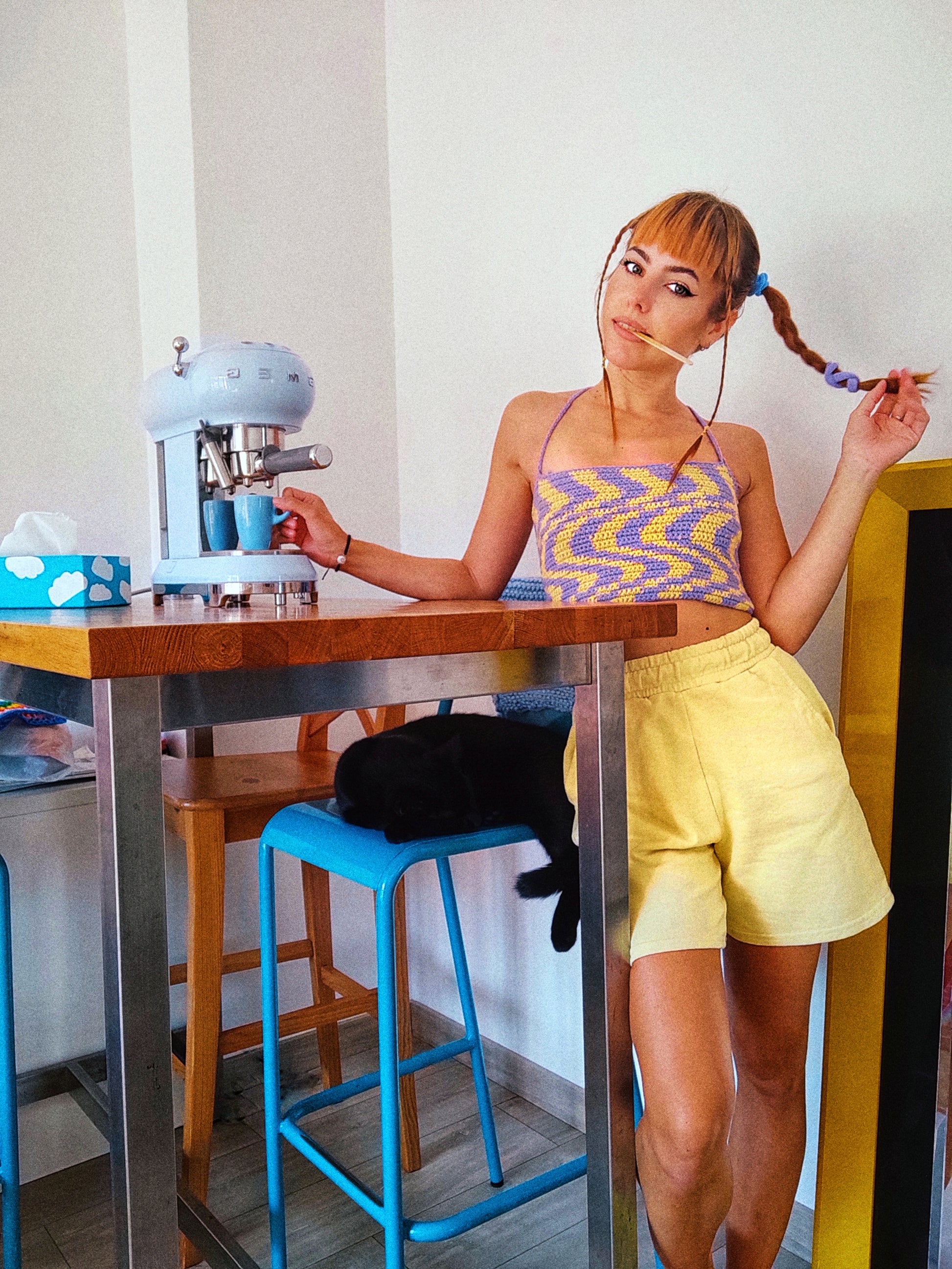 Zig Zag - Crop top dos nu lacet tendance au crochet femme violet et jaune