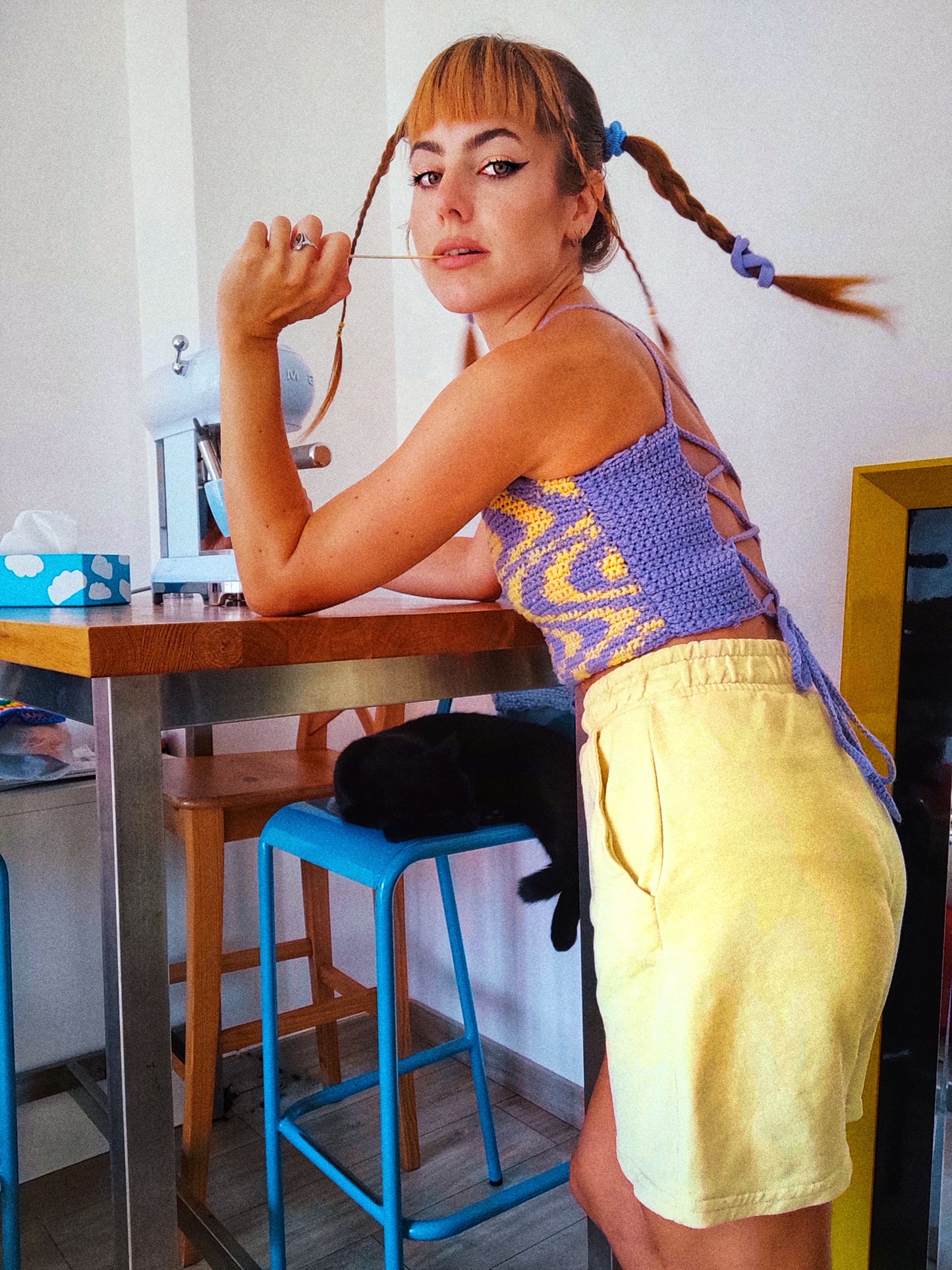 Zig Zag - Crop top dos nu lacet tendance violet et jaune au crochet femme